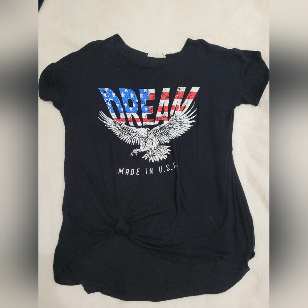 23 L🖤VE Street Tee U. S. A